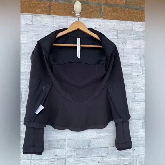 Lululemon Chill Going Strong Jacket size 4 - Picture 14 of 16